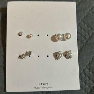 4 pairs of earrings